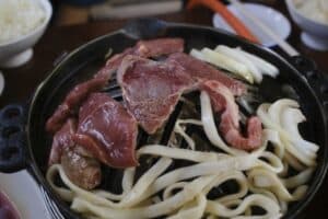 ラム肉料理の定番!ジンギスカンについて解説