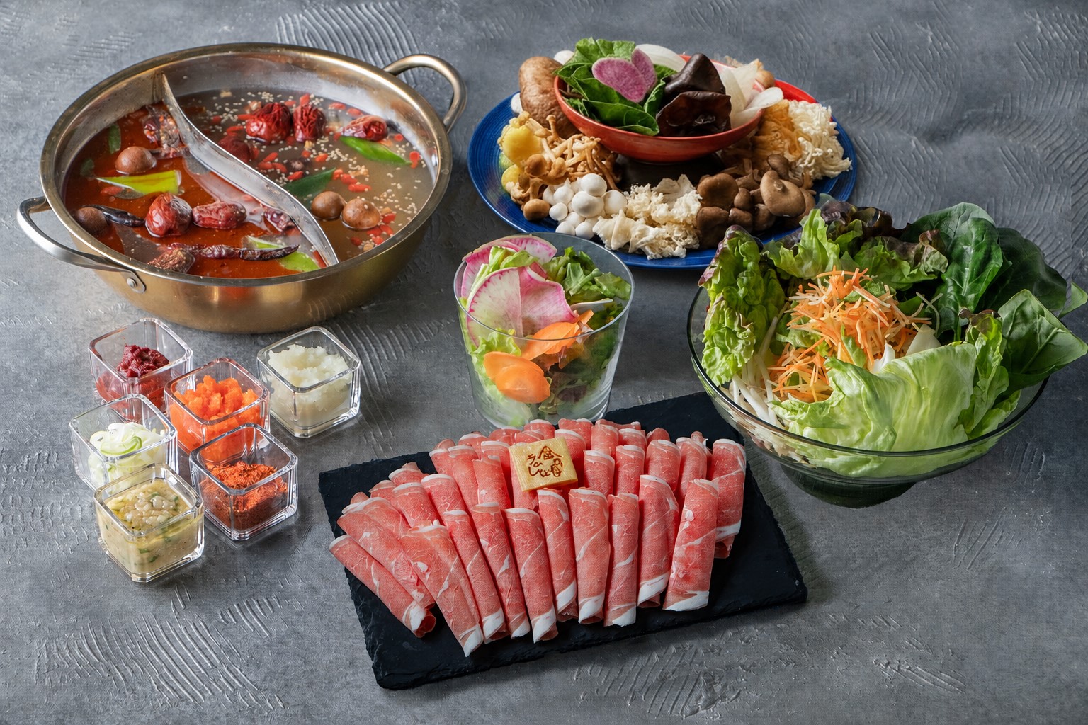 暑いほどお得!気温割に「豪華きのこ盛り付き麻辣湯薬膳火鍋」が仲間入り!